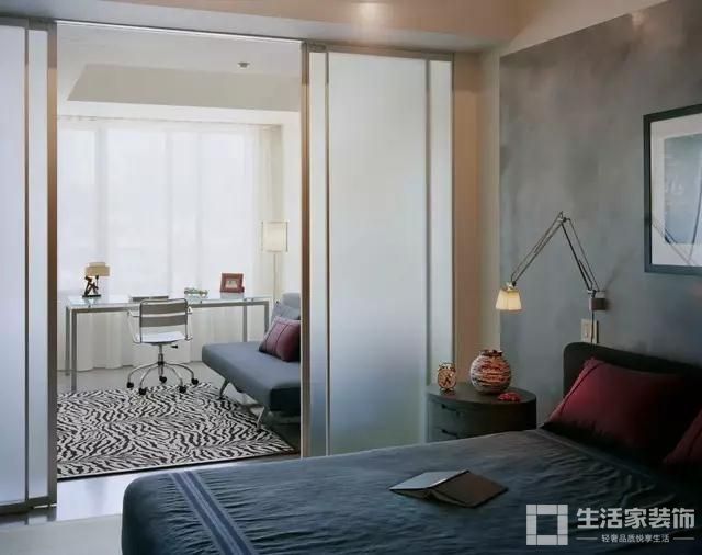 健明迪卧室设计 简单的磨砂玻璃隔断门2
