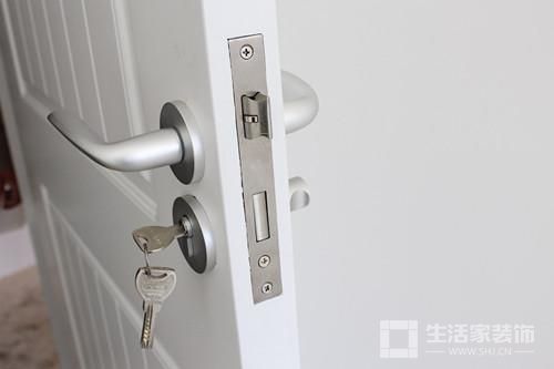 卫生间不能安装烤漆门?如何防止烤漆门受潮?