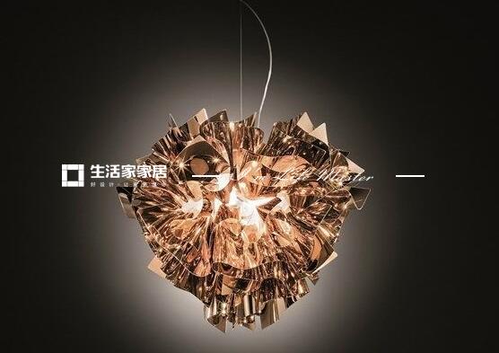 客厅在选择灯具的时候需要注意什么呢？