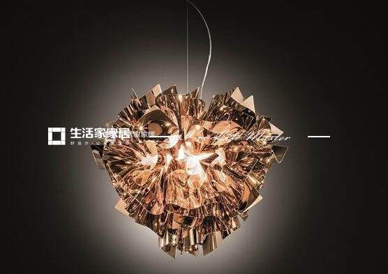 客廳在選擇燈具的時候需要注意什么呢？